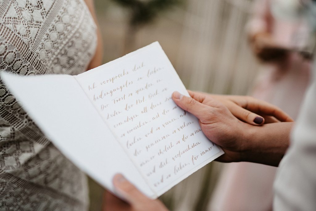 Styled Weddingshoot Camel-Love Liebesbrief Pretty Beautiful Events