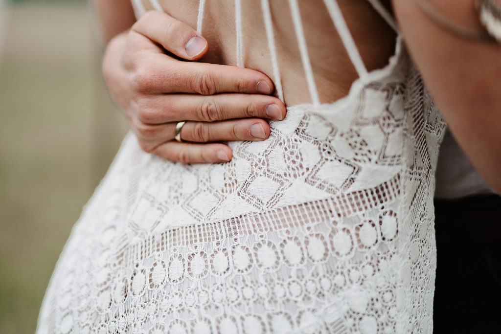 Styled Weddingshoot Camel-Love Kleid Detail Pretty Beautiful Events
