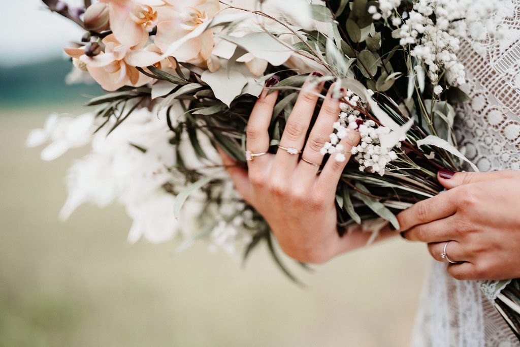Styled Weddingshoot Camel-Love Blumen Pretty Beautiful Events